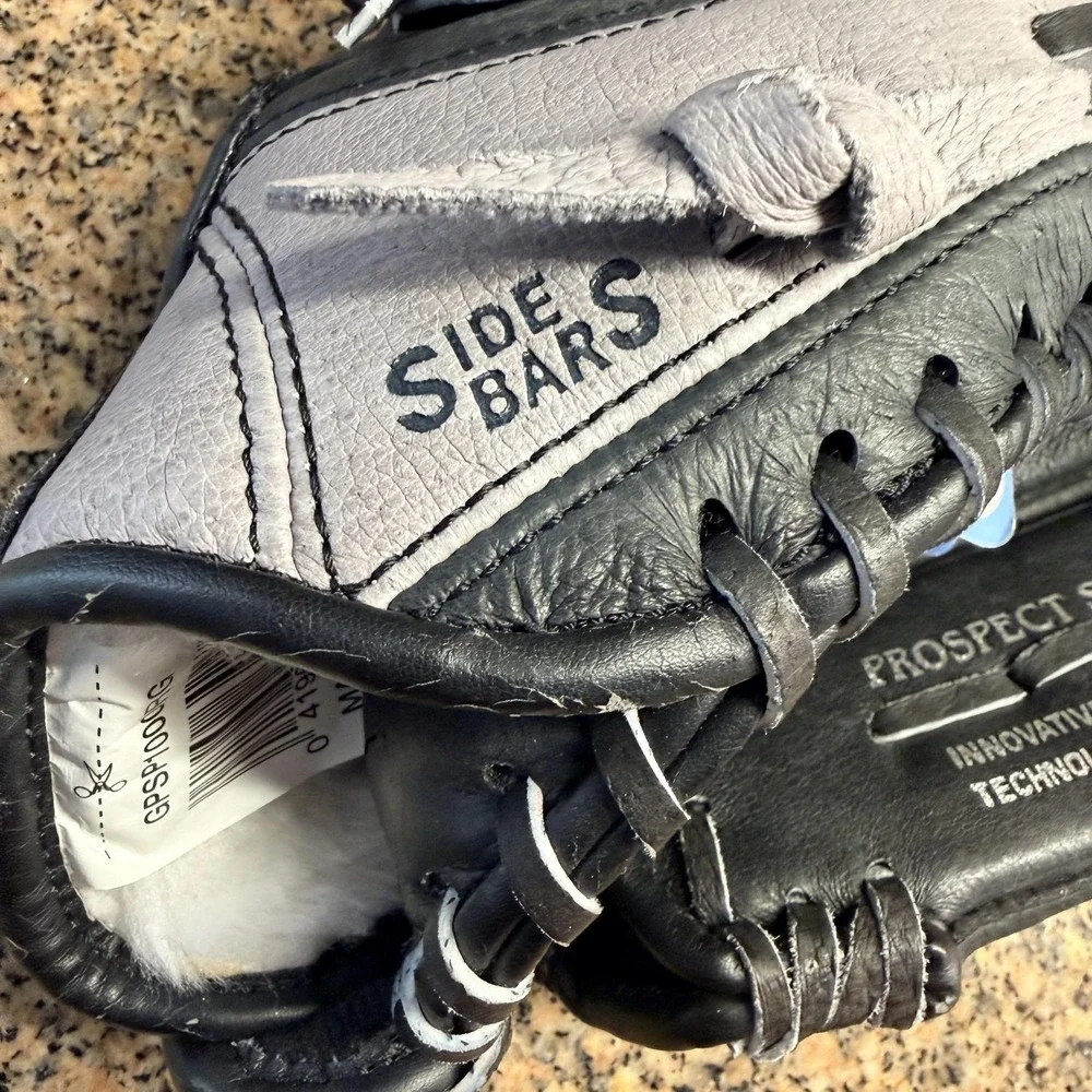 Mizuno Prospect Series Youth Baseball Glove 10 Inch Black Right Hand Leather